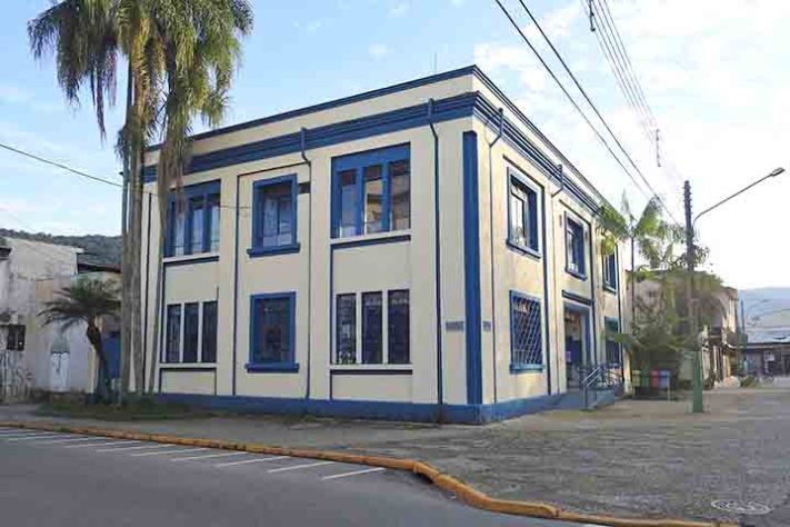 Fórum municipal - Ubatuba, Estância Balneária de Ubatuba, município do estado de São Paulo - Sturm/Wikimédia Commons