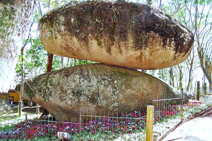 Pedra Montada, monumento megalítico - Guararema, Município de São Paulo - Leandro da Fonseca /Wikimédia Commons