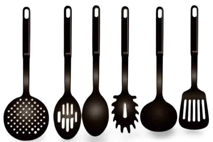 O nylon está presente em sacolas reutilizáveis, embalagens resistentes e utensílios de cozinha. Sua durabilidade reduz desperdícios e amplia a vida útil dos produtos. Além disso, é fácil de limpar e manter, tornando-se prático no dia a dia. A presença constante mostra como o nylon se integra à rotina doméstica.