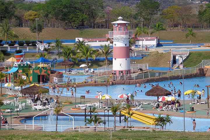 Espaços como o Parque Ecológico Cidade da Criança, voltado ao lazer familiar, a Praça 9 de Julho e equipamentos culturais como o Centro Cultural Matarazzo também fazem parte do cotidiano da cidade, que se destaca pelo ambiente acolhedor e pela sensação de segurança, frequentemente apontada como superior à de grandes centros urbanos. 
