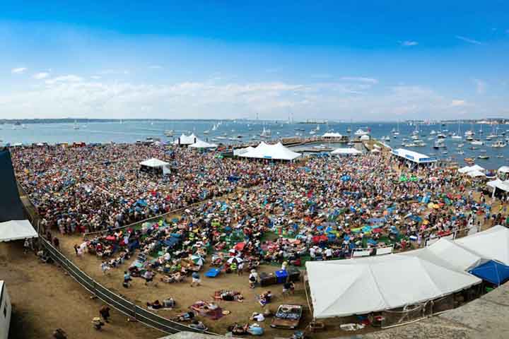 Newark é reconhecida por sua cena artística, especialmente no jazz e no hip hop. Além disso, abriga museus, teatros e centros culturais que refletem a diversidade de sua população e a força de suas comunidades.