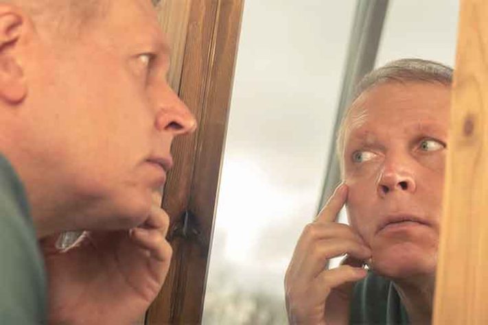 Como tirar ciscos do olho com segurança