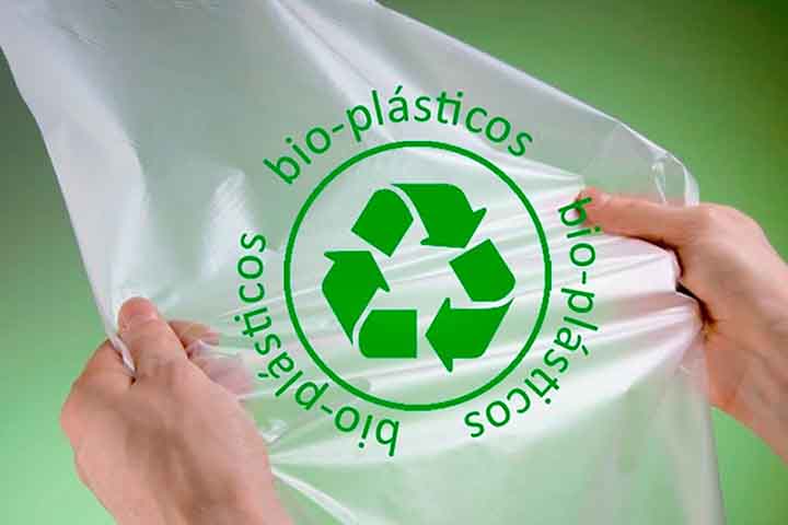 Os bioplÃ¡sticos sÃ£o feitos de fontes renovÃ¡veis como milho ou cana, reduzindo dependÃªncia do petrÃ³leo. Apesar de prometerem menor impacto, sua biodegradabilidade varia e conecta expectativas verdes a realidades complexas. O debate sobre escalabilidade e eficiÃªncia Ã© central para o futuro.