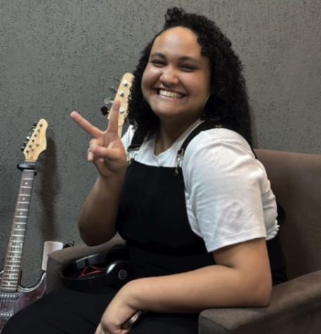 Carolina Beatriz de Deus Maciel, jovem que morreu após cair de brinquedo de parque, tinha 21 anos e era cantora gospel - Reprodução/Redes Sociais