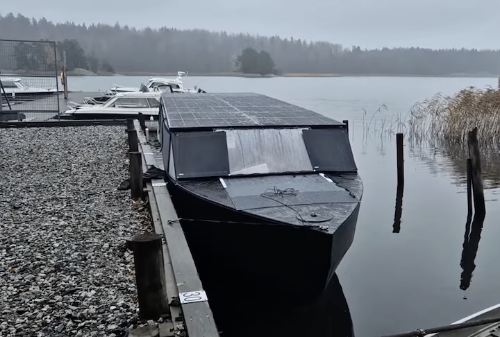 O protótipo Helios-11, como é chamado, é uma embarcação experimental de 11 metros construída em aproximadamente 200 dias com um investimento de cerca de US$ 30 mil (aproximadamente R$ 180 mil). 