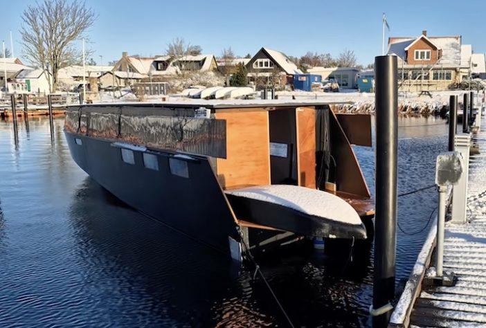 Finlandês constrói com as próprias mãos um barco de 11 metros movido a energia solar - Reprodução/True North Yachts 