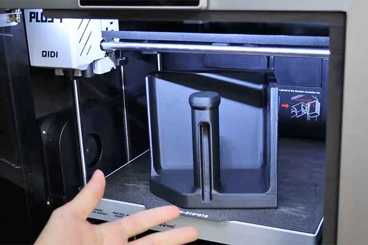 Pesquisas exploram o uso do nylon em impressões 3D e materiais inteligentes. Sua versatilidade abre caminho para aplicações em robótica e dispositivos médicos avançados. A combinação de leveza e resistência o torna ideal para inovação tecnológica. Assim, o nylon continua sendo protagonista em novos horizontes científicos.