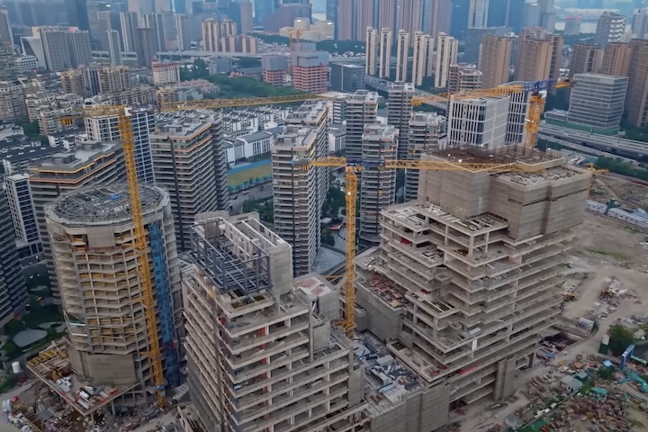 A construção civil é uma das principais fontes de poluição sonora e dispersão de partículas nas cidades chinesas. Por isso, essas estruturas fazem parte de um processo grandioso de modernização do setor.