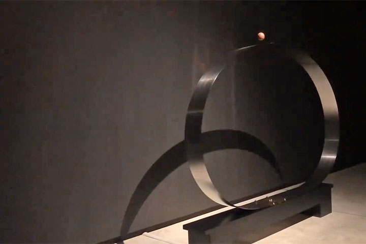 Integrado ao complexo da Govett-Brewster Art Gallery, o edifício amplia as atividades do museu com exposições, pesquisas e projetos contemporâneos inspirados nas ideias do artista.