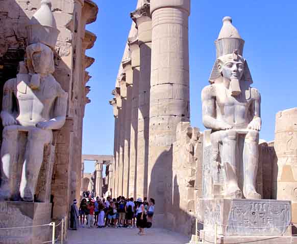 Os templos representam a síntese da espiritualidade e da política do Egito Antigo, preservando a magnitude dessa civilização. Sua arquitetura e rituais inspiram estudos e obras artísticas até hoje. Assim, Luxor e Karnak permanecem como testemunhos eternos da busca humana por transcendência.