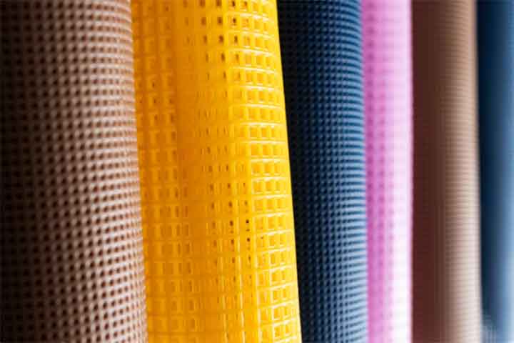 O nylon é mais que uma fibra: é um símbolo da capacidade humana de transformar ciência em utilidade cotidiana. Sua trajetória mostra como inovação pode impactar moda, indústria e saúde ao mesmo tempo. O futuro aponta para versões mais sustentáveis e tecnológicas, mantendo sua relevância global. Dessa forma, o nylon segue como peça-chave na evolução dos materiais modernos.