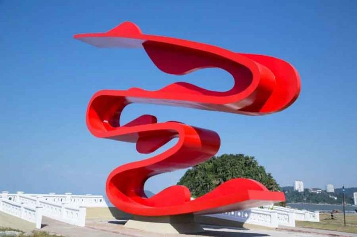 A artista plástica Tomie Ohtake 