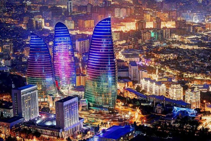 Flame Towers - Baku, Azerbaijão - Wikimedia Commons/President.az