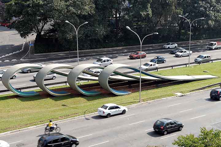 Esculturas da artista nipo-brasileira ocupam o espaço urbano de importantes cidades brasileiras, em especial São Paulo. Na Avenida 23 de Maio, por exemplo, uma de suas criações foi instalada em homenagem aos 80 anos da imigração japonesa. 
