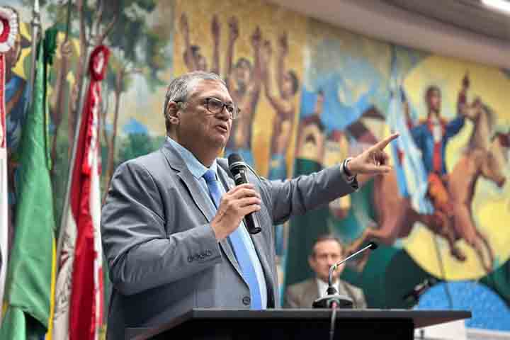 O ponto de virada mais significativo em sua carreira política veio em 2014, quando foi eleito governador do Maranhão. No cargo, que ocupou por dois mandatos consecutivos (2015–2022). 