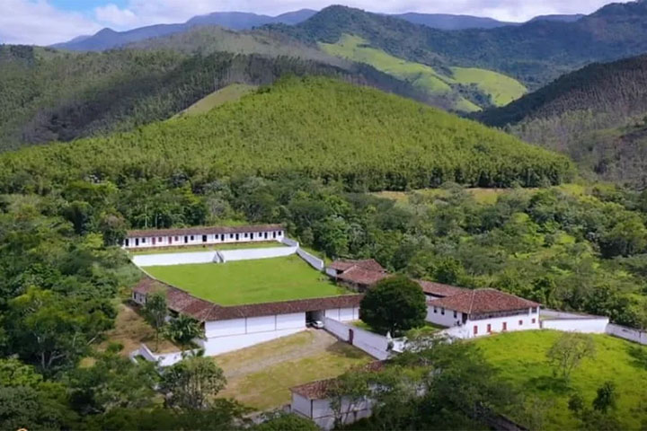 Curiosamente, a cidade também tem ligação com momentos marcantes da história nacional. Em agosto de 1822, durante a viagem que antecedeu a Independência do Brasil, o então príncipe regente Dom Pedro passou pela região e foi recebido em uma das fazendas locais. 