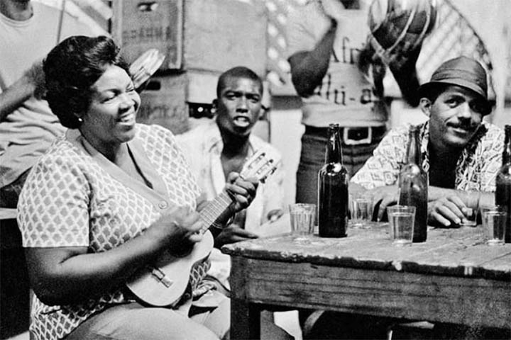 No mesmo ano, conquistou projeção ao assinar, ao lado de Silas de Oliveira e Bacalhau, o clássico samba-enredo “Os Cinco Bailes da História do Rio”, marco que rompeu barreiras de gênero em um ambiente até então dominado por homens.
