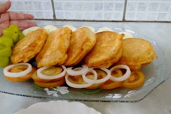 Além disso, contém fibras alimentares, vitaminas do complexo B e minerais como potássio e magnésio. Estudos na área de Nutrição indicam que o consumo regular do tubérculo pode auxiliar no funcionamento do sistema digestivo, favorecer a saúde cardiovascular e contribuir para o controle da glicemia, especialmente quando inserido em uma dieta equilibrada.
