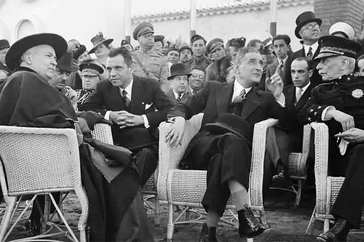 A ideologia oficial exaltava valores a partir do lema “Deus, pátria e família”, promovendo uma visão hierárquica e tradicional da sociedade. A censura foi amplamente utilizada para controlar a imprensa, as artes e a produção intelectual, enquanto o regime investia em propaganda para construir uma imagem de estabilidade e harmonia social.
