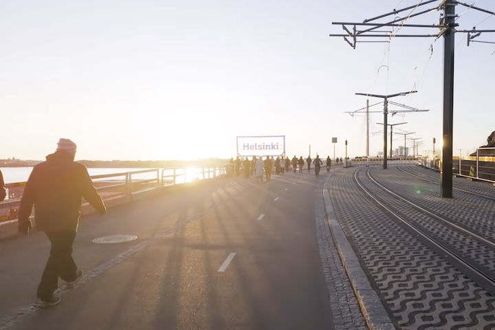 A programação incluiu apresentações culturais, barracas de comida e um desfile de bicicletas que reforçou o caráter do projeto. O acesso inicial exclusivo para pedestres, seguido pela liberação para ciclistas, permitiu uma experiência mais organizada durante as primeiras horas.