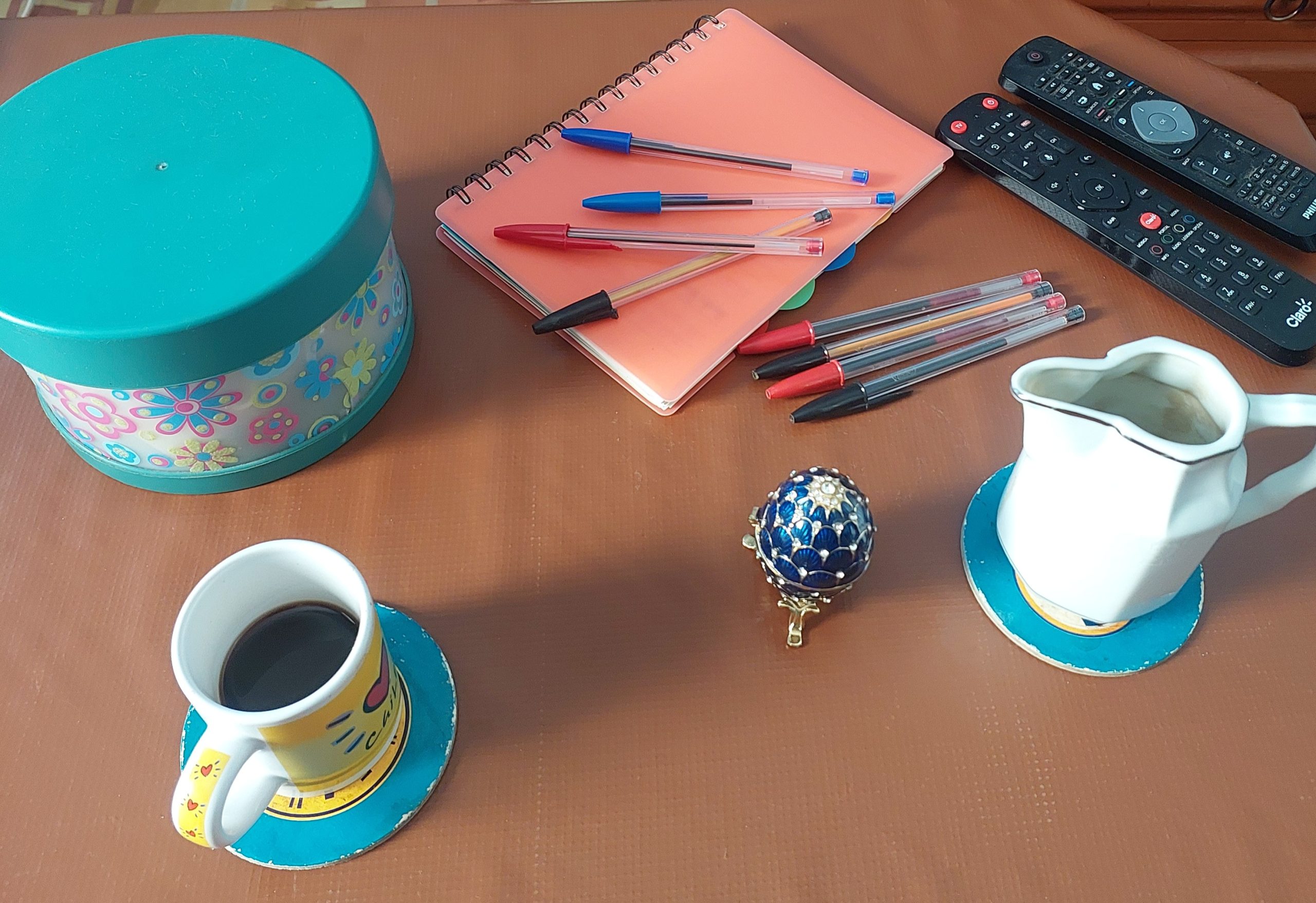 Com preço baixo e alta durabilidade, a caneta Bic se popularizou em escolas, escritórios e residências. Ao longo das décadas, tornou-se um objeto comum em praticamente todos os países. Estima-se que bilhões de unidades já tenham sido vendidas, consolidando a marca como uma das mais reconhecidas do planeta.