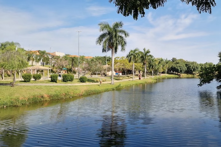 Localizada na Região Metropolitana de Campinas, Jaguariúna é conhecida também pela preservação ambiental, com áreas verdes e projetos sustentáveis que contribuem para o bem-estar da população.