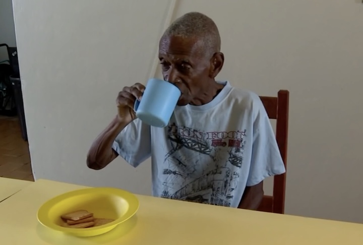 “Tomando muito café, comendo bolachinhas, no tempo dele, devagarzinho… Pelo jeito, seu Luizinho ainda vai nos dar muitas alegrias