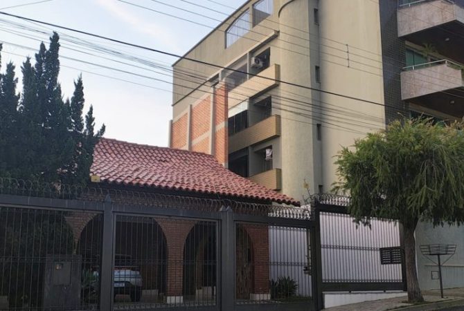 Muro de 13 metros em MG viraliza e levanta debate sobre direito à privacidade