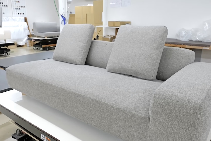 O reconhecimento desse trabalho artesanal ocorreu oficialmente em 1984 pela Agência de Assuntos Culturais do Japão, que destacou o valor histórico e artístico da prática. Por essas características, o futon japonês representa uma escolha entre herança cultural e necessidades atuais de aproveitamento inteligente dos espaços.