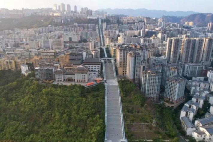 China inaugura a maior escada rolante ao ar livre do mundo - Divulgação