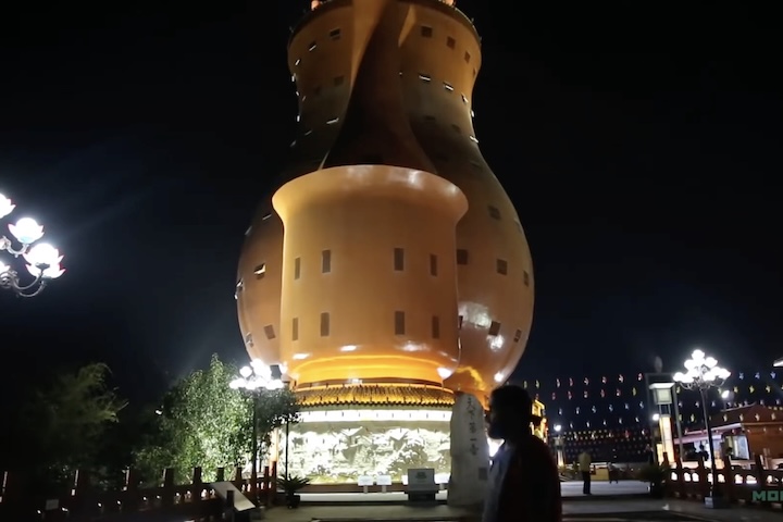 A obra recebeu investimento aproximado de 80 milhões de yuans (cerca de R$ 60 milhões) e representa um exemplo da capacidade da engenharia contemporânea de transformar ideias criativas em construções seguras e utilizáveis.