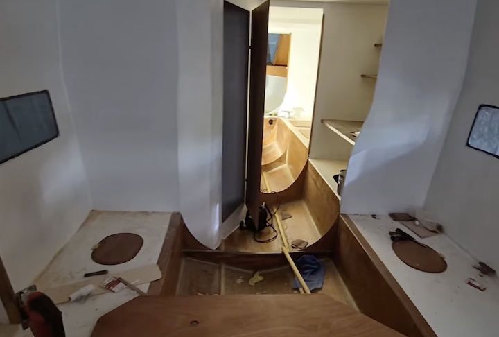 Durante a fase de construção, Lukas priorizou a leveza e a resistência estrutural, eliminando itens e equipamentos considerados dispensáveis para maximizar a eficiência energética do conjunto.