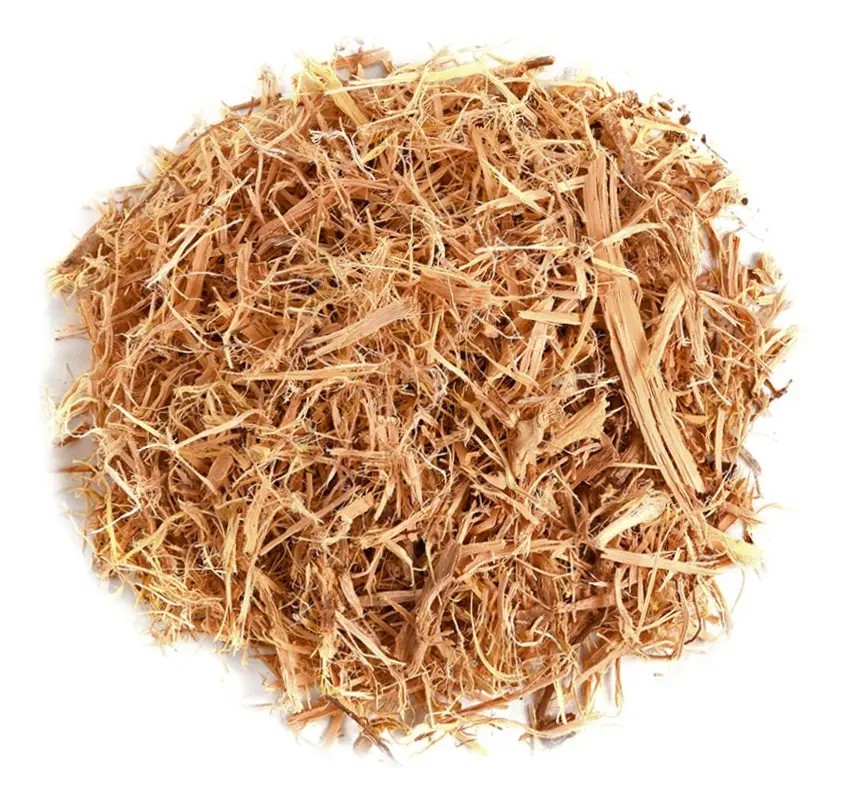 Utilizado há séculos em diferentes culturas, o alcaçuz é uma planta medicinal conhecida por suas propriedades terapêuticas. Destaca-se principalmente pelos possíveis benefícios ao sistema digestivo e respiratório. Apesar disso, seu consumo exige cuidados, pois o uso excessivo pode causar efeitos colaterais. -  (crédito: Divulgação)