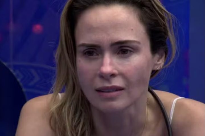 Mesmo diante da notícia, Ana Paula decidiu permanecer no jogo. 