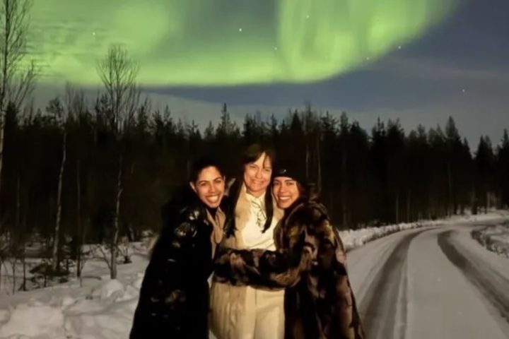 Antes de desembarcar no destino atual, a cantora já havia passado pela Lapônia finlandesa, onde se acomodou em iglus de luxo com diárias de até R$ 8 mil para contemplar a aurora boreal.