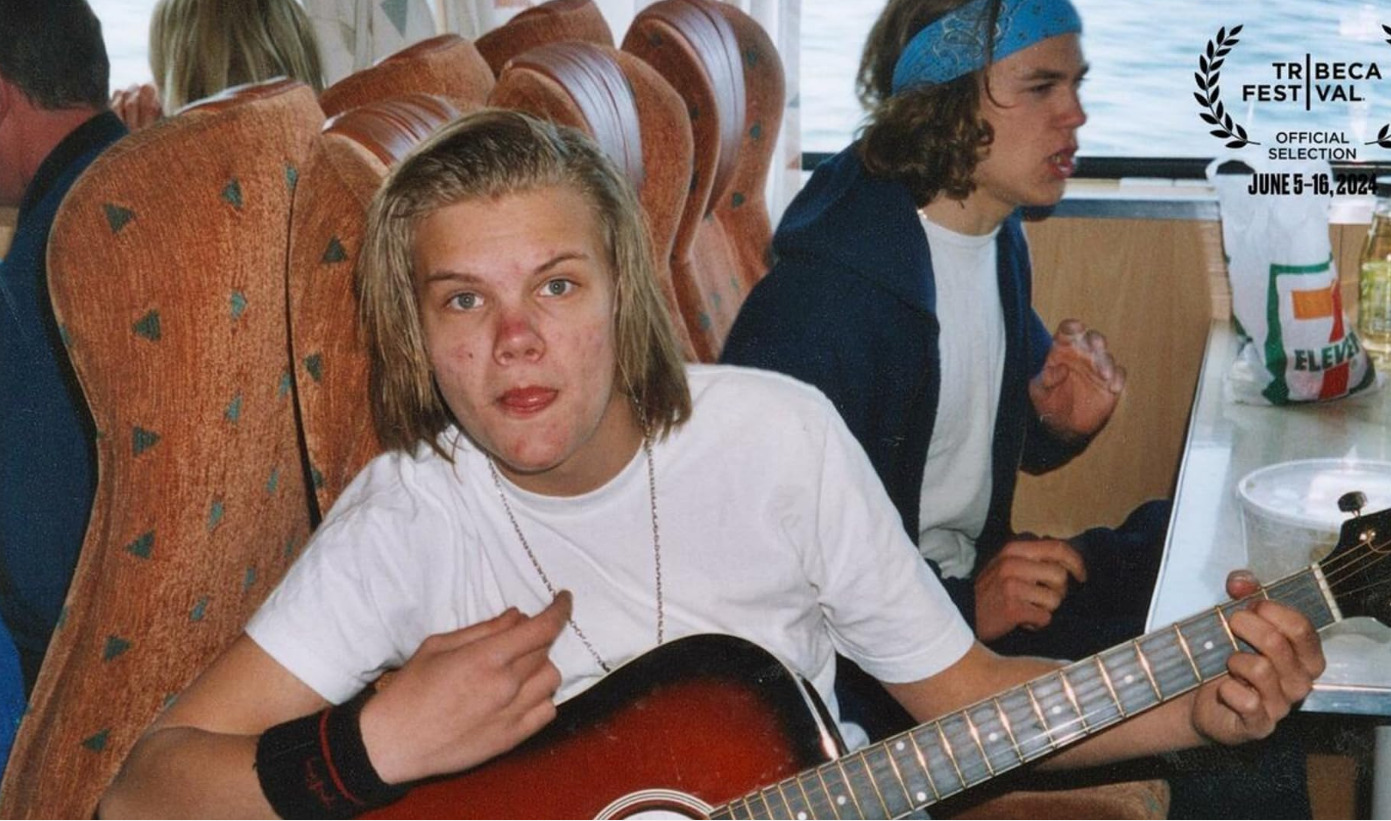 Tim Bergling, seu nome de batismo, nasceu em 8 de setembro de 1989, em Estocolmo, na Suécia. O nome artístico “Avicii” foi escolhido após ele descobrir que seu nome real já era usado na internet. Filho da atriz Anki Lidén, demonstrou interesse pela música desde cedo. Aos oito anos, por exemplo, já experimentava sons em casa e, por isso, começou a produzir suas próprias músicas ainda adolescente, usando o programa FL Studio.
