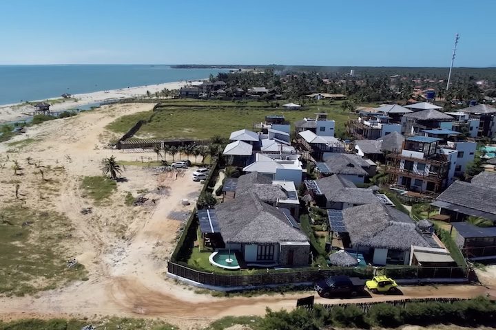 Barra Grande, Piauí: Situada no litoral piauiense, Barra Grande é um destino reservado conhecido pelos ventos constantes que atraem praticantes de kitesurf. O vilarejo é cheio de pousadas aconchegantes e praias desertas. 