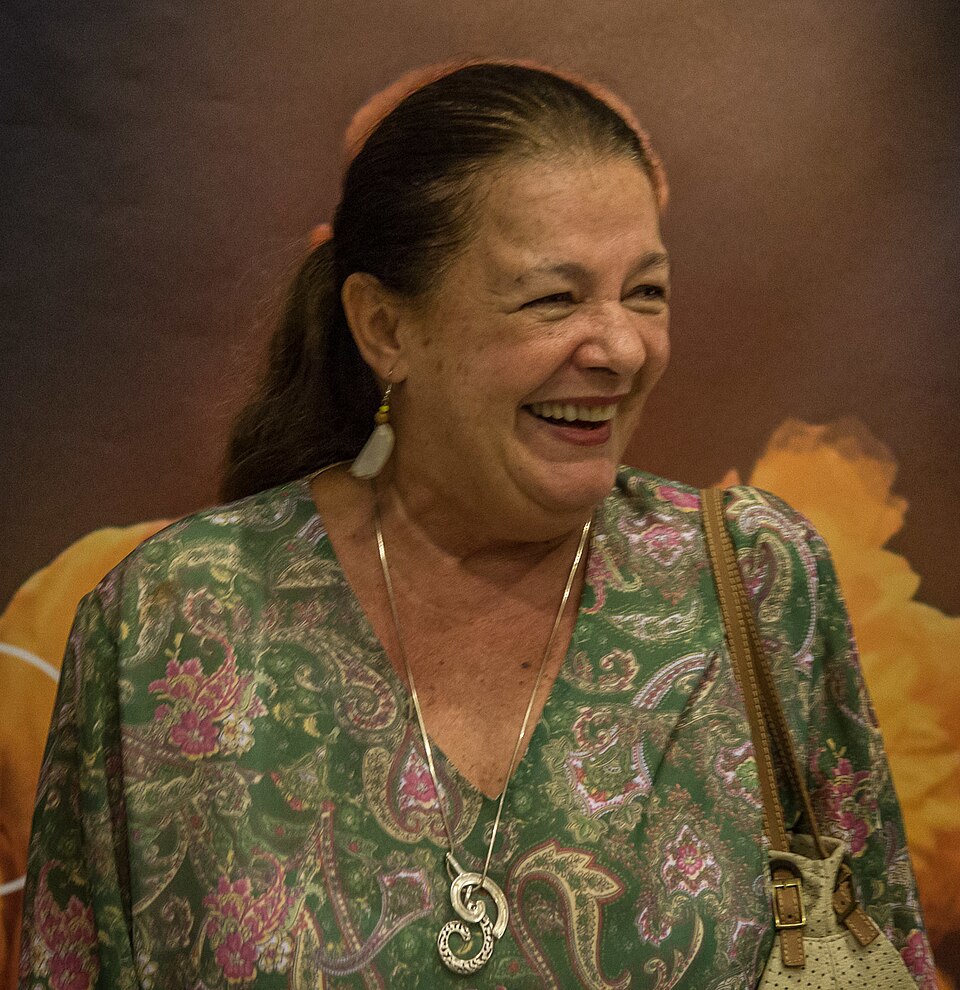 A atriz também tem em sua filmografia dezenas de filmes, como “As Delícias da Vida”, “Amantes da Chuva”, “J. S. Brown, o Último Herói do Gibi”, “Eles Não Usam Black-Tie”, “Insônia”, “A Cobra Fumou”, “Vestido de Noiva”, “Brasília 18%”, “Aparecida - O Milagre”, “Vazio Coração”, “Introdução à Música do Sangue” e “Vítimas do Dia”.
