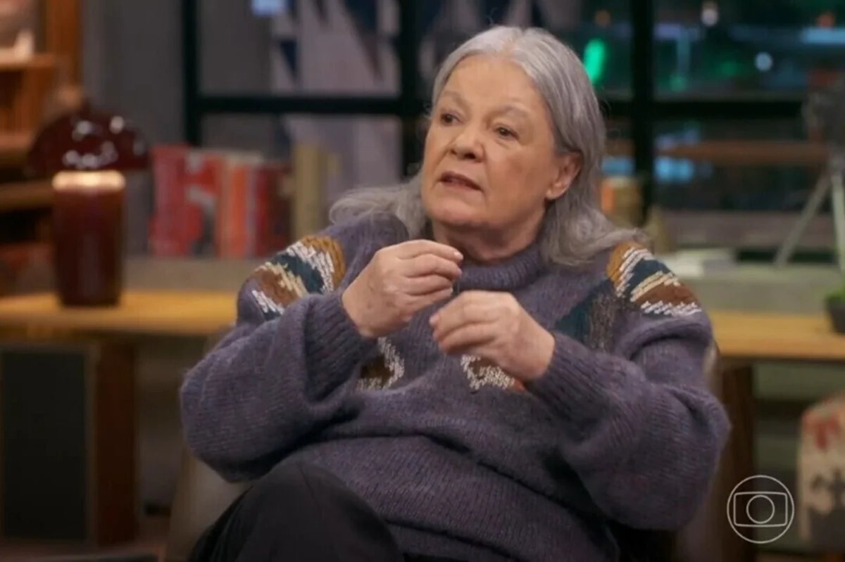 Bete Mendes também se dedicou à política ao longo da vida. Ela foi presa em 1970, durante a ditadura militar. Depois, foi absolvida e libertada, embora tenha precisado abandonar o curso de Sociologia que cursava na época. Mesmo assim, continuou participando de movimentos sociais e sindicais.
