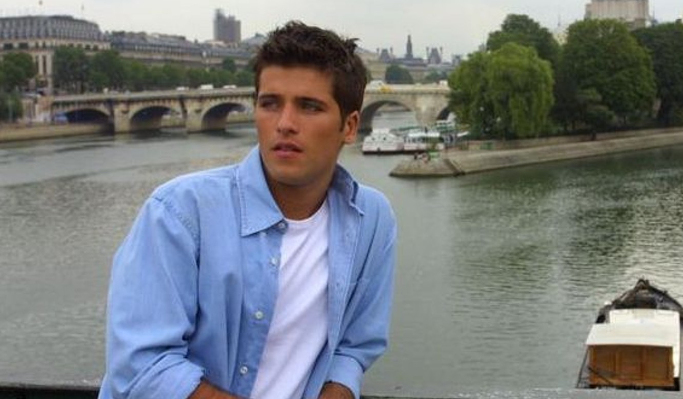 No ano seguinte, assinou contrato com a Globo e, em seguida, integrou o elenco de produções da emissora, como 