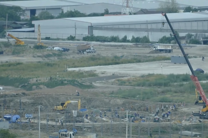 A estratégia prometia reduzir o tempo de construção ao transferir etapas para um ambiente industrial controlado, o que também diminuiria desperdícios, aumentaria a previsibilidade de prazos e melhoraria o controle de qualidade, além de otimizar custos e introduzir um novo padrão mais eficiente para edifícios de grande porte.

