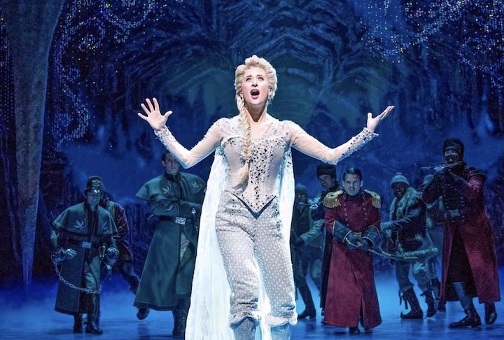 A franquia também se expandiu com curtas-metragens, livros, merchandising, espetáculos musicais e atrações em parques temáticos. 