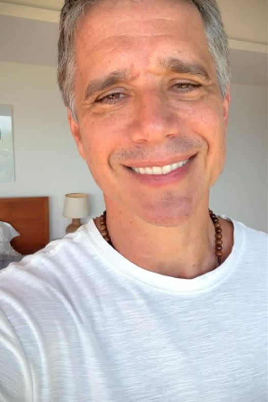 Márcio também construiu carreira no cinema. Como ator, sua filmografia inclui títulos como “Zoando na TV”, “12 Horas até o Amanhecer”, “Loucas para Casar”, “O Duelo”, “Duas de Mim”, entre outros. Já como diretor, ele assinou projetos como “Amor por Acaso” e “Angie”.
