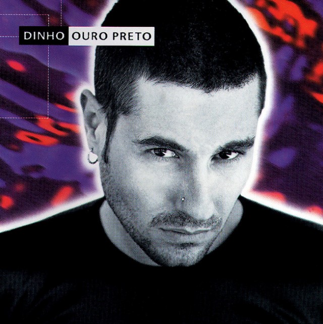 Então, em 1993, depois de um show frustrante, Dinho decidiu deixar a banda e, nesse período, decidiu estudar música e investir na carreira solo. Assim, lançou os álbuns “Vertigo”, em 1994, e “Dinho Ouro Preto”, em 1995, mas que não performaram bem. Nessa época, para se sustentar, também trabalhou com tradução e publicidade.
