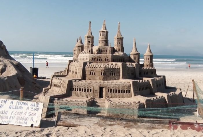 Castelo de areia – Reprodução/YouTube