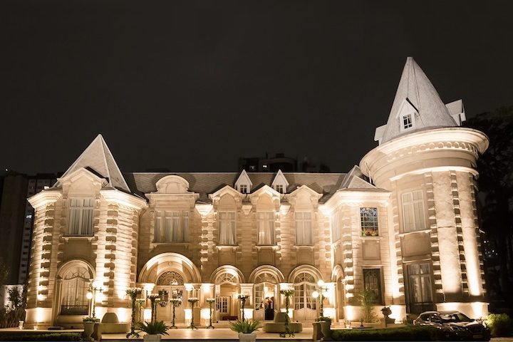 Castelo do Batel (Paraná): Inspirado na sofisticação dos palácios do Vale do Loire, na França, o Castelo do Batel é um ícone de Curitiba. Atualmente, a construção opera como um requintado centro de eventos e abriga um restaurante próprio. 
