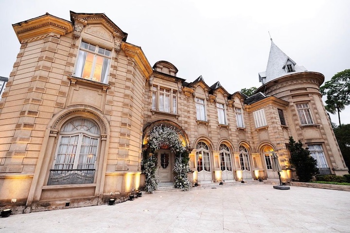 Para quem deseja explorar esse roteiro sem sair do país, existem construções que vão de palacetes imperiais e antigas residências a obras inspiradas em mestres do modernismo.