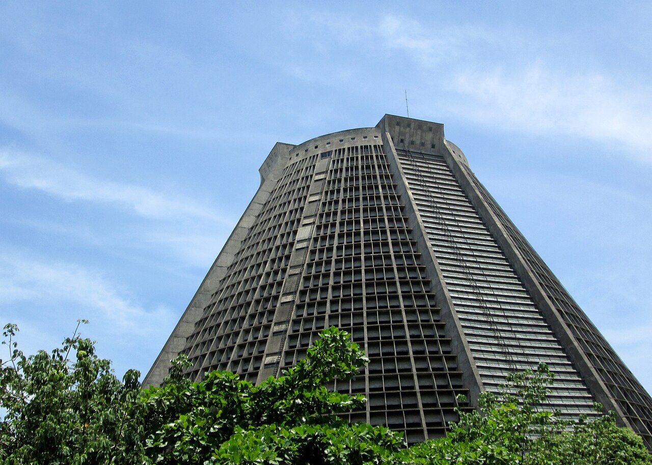 Entretanto, a Arquidiocese do Rio de Janeiro sempre quis um espaço próprio e definitivo para ser sua sede e fazer suas celebrações e missas. Esse sonho pôde ser realizado e concretizado em 1964, quando o Estado da Guanabara cedeu o terreno para a construção da catedral.
