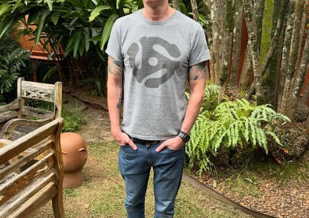 Dinho Ouro Preto comemora 62 anos de idade com aniversário fora do comum