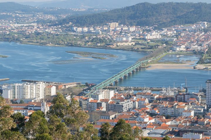 Ao longo dos séculos, Viana do Castelo teve seu destaque como porto ativo nas rotas marítimas portuguesas, especialmente durante o período dos Descobrimentos, além de ganhar notoriedade pela construção naval e pela participação na histórica pesca do bacalhau no Atlântico Norte. 
